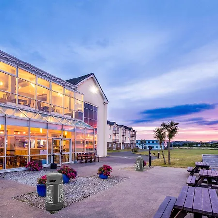 Quality & Leisure Centre Hotell 3*