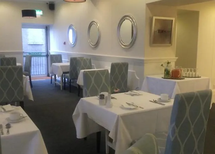 Quality & Leisure Centre מלון יוגאל