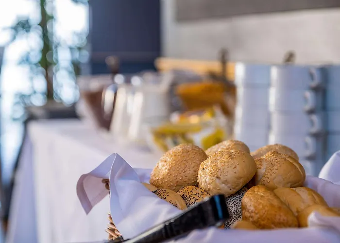 מלון Quality & Leisure Centre יוגאל