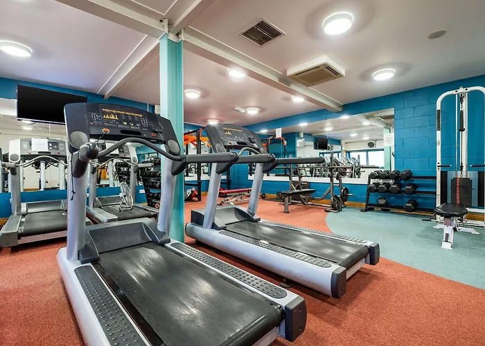 Quality & Leisure Centre מלון יוגאל