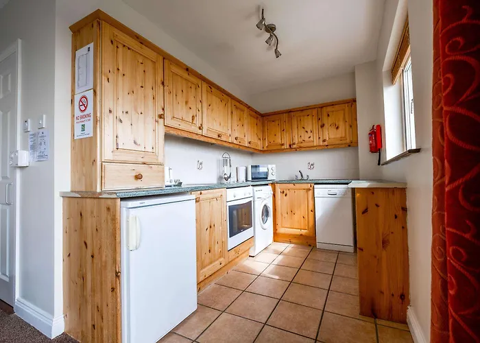 Quality & Leisure Centre מלון