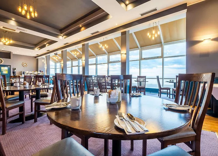 Quality & Leisure Centre מלון