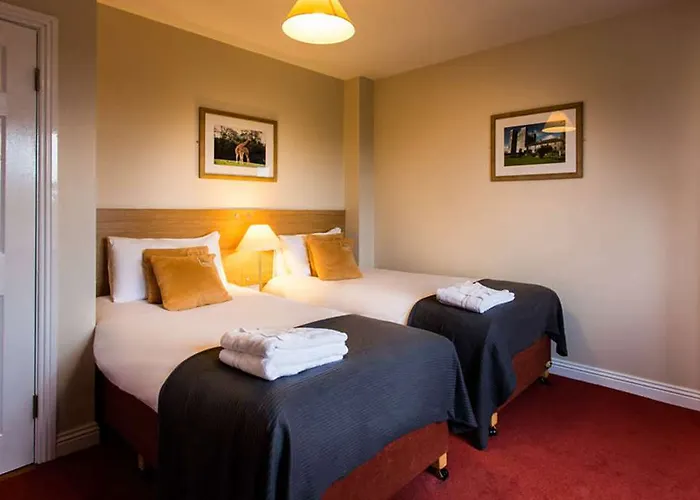 Quality & Leisure Centre יוגאל