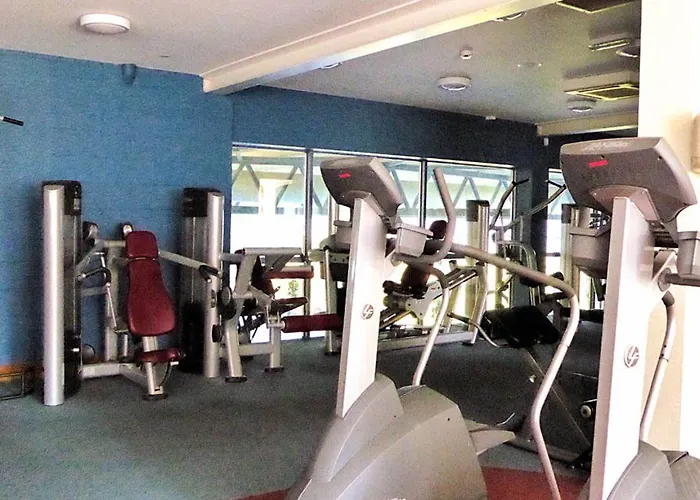 Quality & Leisure Centre מלון