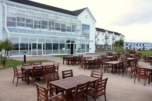 Quality & Leisure Centre מלון 3*